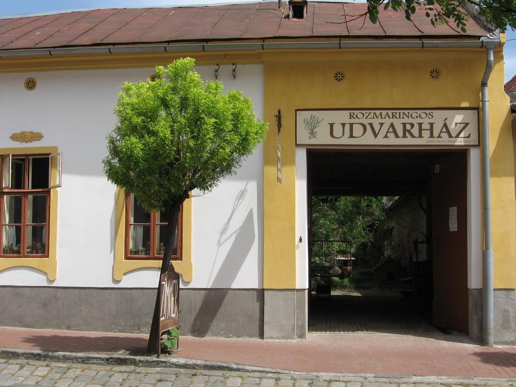 Rozmaringos Udvarház Dunafoldvar Exterior foto