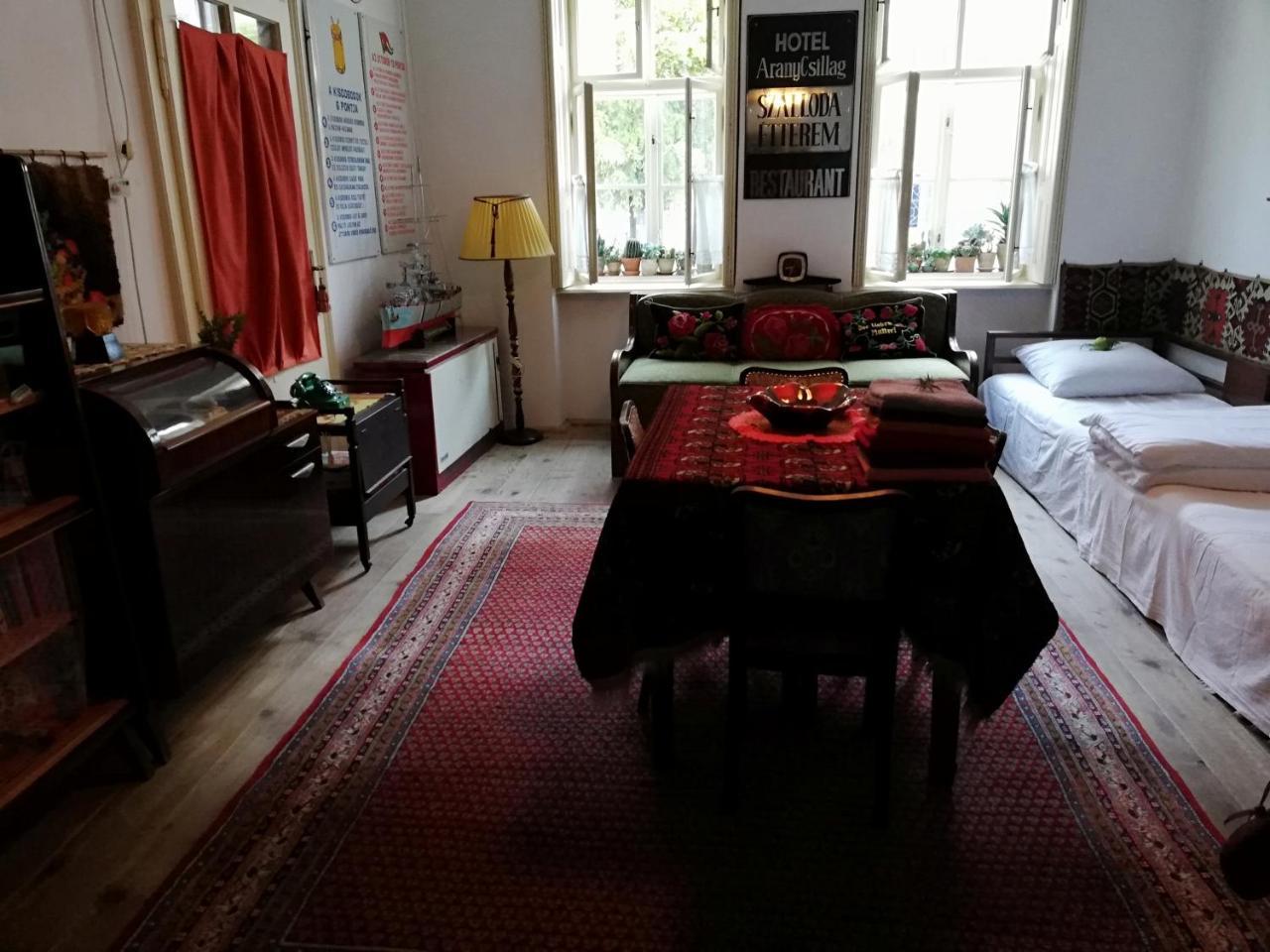 Rozmaringos Udvarház Dunafoldvar Exterior foto